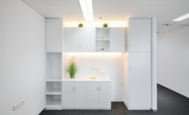 湖西湖东网络科技办公室